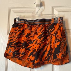 UNDER ARMOUR dry fit orange & black shorts